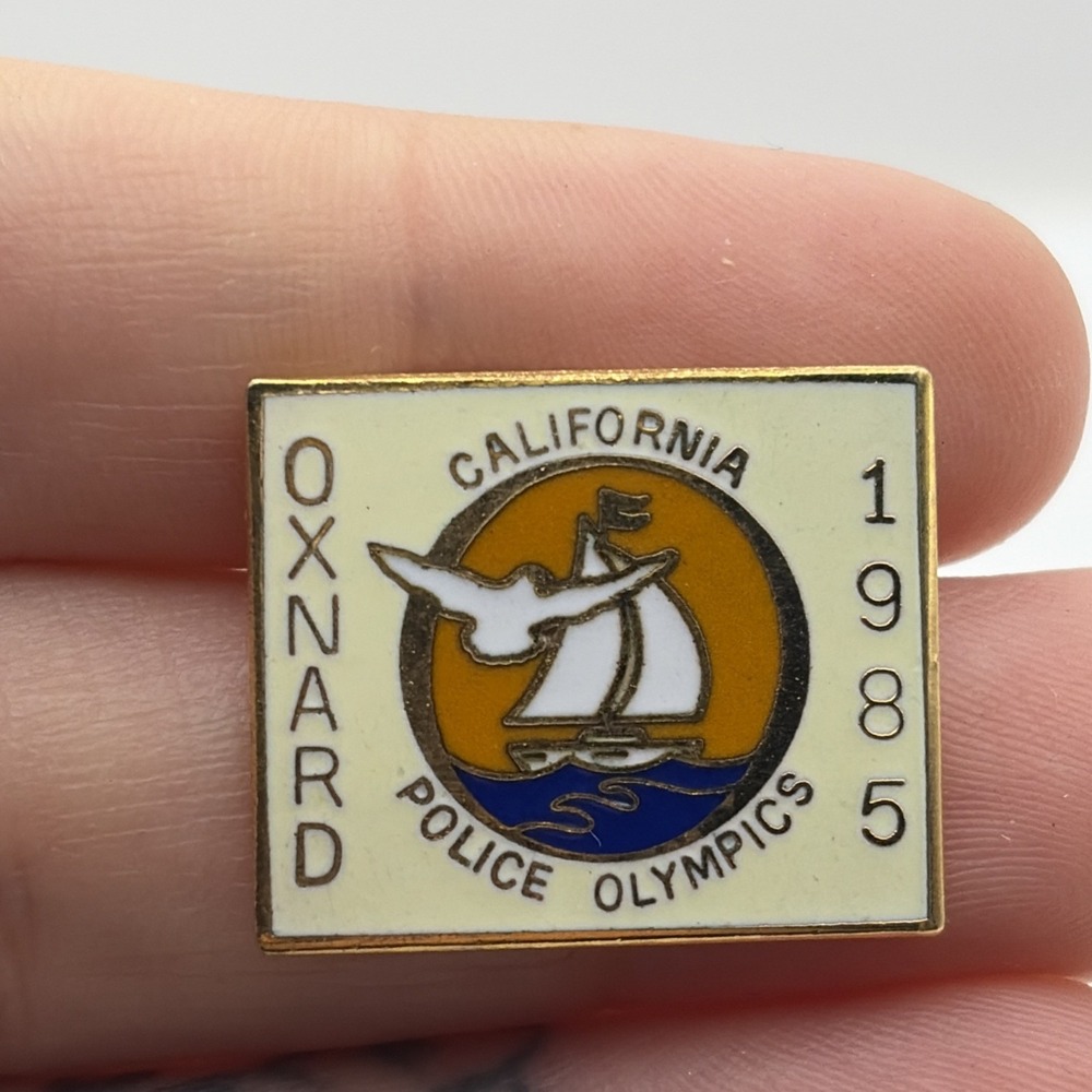 1985 Oxnard California Police Olympics Bird Sailboat Sunset Lapel Hat Pin